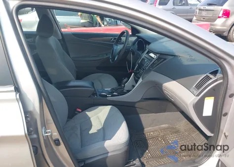 2013 Hyundai Sonata Hybrid z USA, uszkodzony, nr VIN KMHEC4A49DA074048